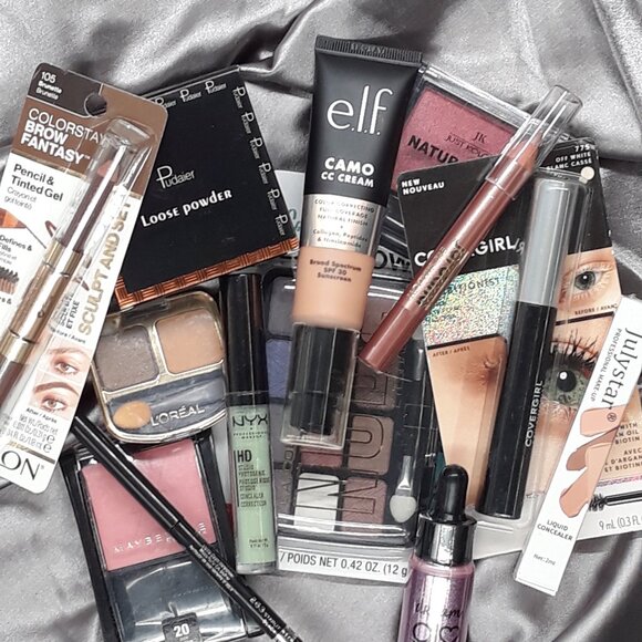 💄 Mystery Makeup Gift Box | Beauty Bundle | Cosmetics Set | Gift for Her - Picture 2 of 4